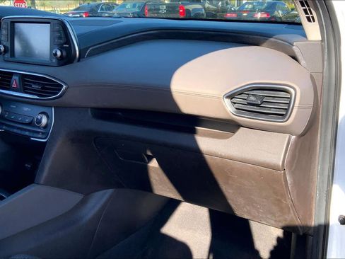 Used 2020 Hyundai Santa Fe SE image 17