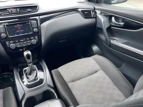Used 2021 Nissan Rogue Sport SV FWD image 39