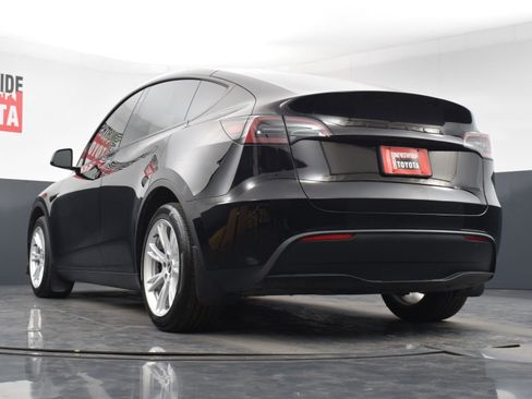 Used 2023 Tesla Model Y Long Range image 32