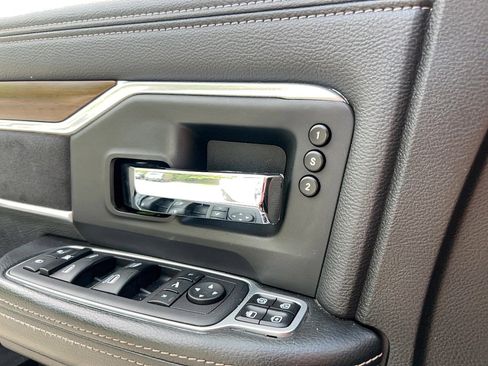 Used 2023 RAM 2500 Laramie AWD/4WD image 15