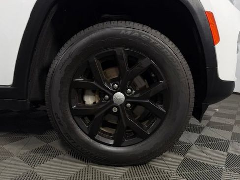 Used 2022 Jeep Grand Cherokee Limited AWD/4WD image 11