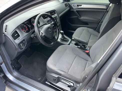 Used 2016 Volkswagen Golf S image 9