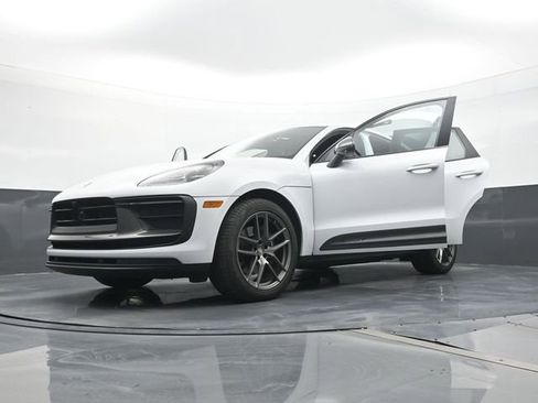 Certified 2024 Porsche Macan Turbo image 31