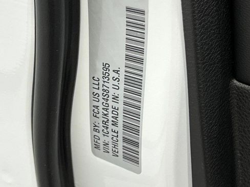 New 2025 Jeep Grand Cherokee L Altitude image 28