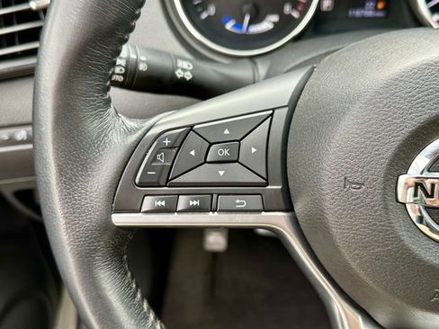 Used 2018 Nissan Rogue SL FWD image 34