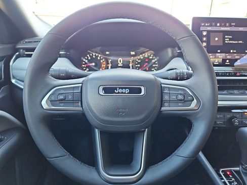 Used 2024 Jeep Compass Limited image 10