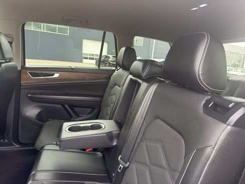 Used 2024 Volkswagen Atlas SE AWD/4WD image 33