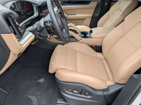 Certified 2026 Porsche Cayenne E-Hybrid AWD/4WD image 22