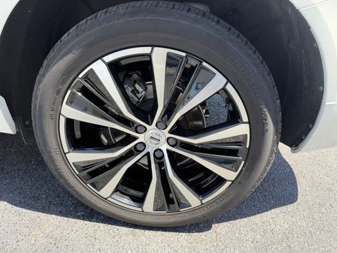 Certified 2023 Volvo XC60 B5 Plus w/ Climate Package FWD image 32