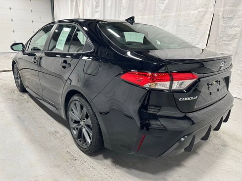 Used 2025 Toyota Corolla SE w/ SE Premium Package image 5