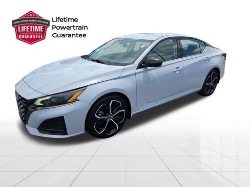 Used 2024 Nissan Altima 2.5 SR FWD image 4