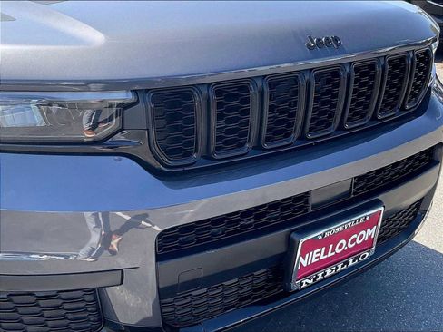 Used 2023 Jeep Grand Cherokee L Laredo AWD/4WD image 32