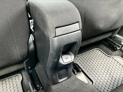 Used 2019 Jeep Renegade Latitude w/ Cold Weather Group AWD/4WD image 10