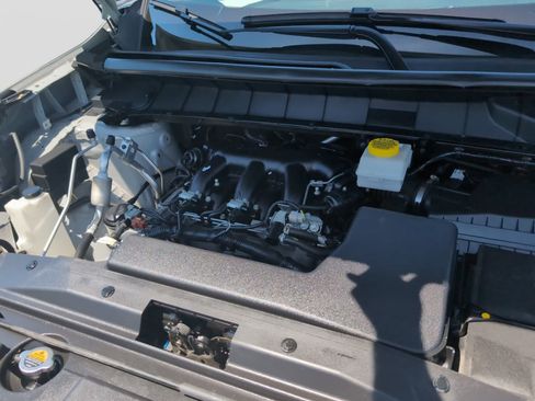 Used 2025 Nissan Pathfinder SV AWD/4WD image 8
