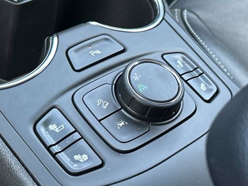 Used 2023 GMC Terrain SLT w/ Infotainment Package II FWD image 33