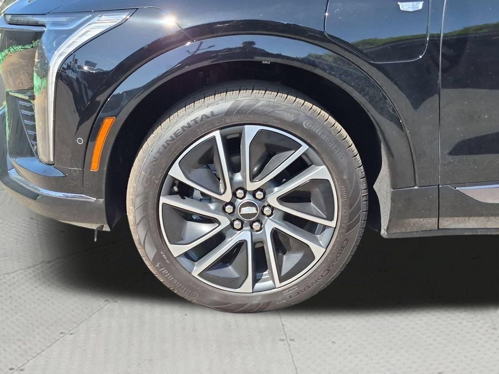 Certified 2026 Cadillac Optiq Sport 1 RWD image 32