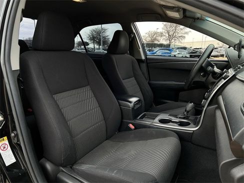Used 2017 Toyota Camry image 26