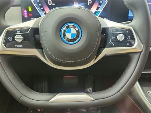 Used 2025 BMW i7 eDrive50 image 42
