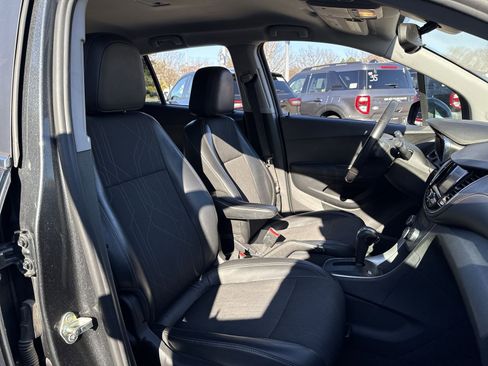 Used 2020 Chevrolet Trax LT w/ LT Convenience Package FWD image 26