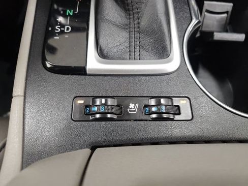 Used 2015 Toyota Highlander Limited w/ Driver Technology Package AWD/4WD image 23