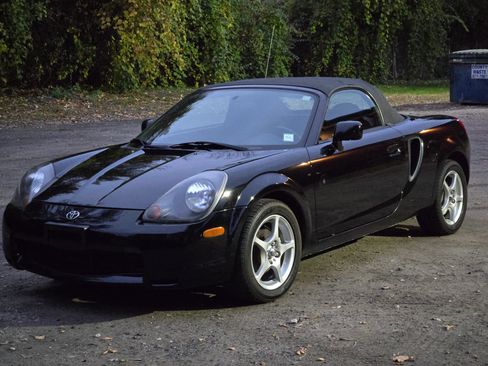 Used 2000 Toyota MR2 RWD image 13