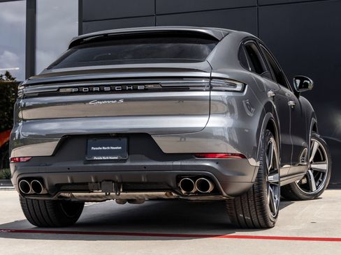 Certified 2025 Porsche Cayenne S AWD/4WD image 11