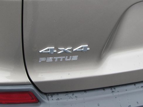 Used 2019 Jeep Cherokee Latitude w/ Cold Weather Group image 11