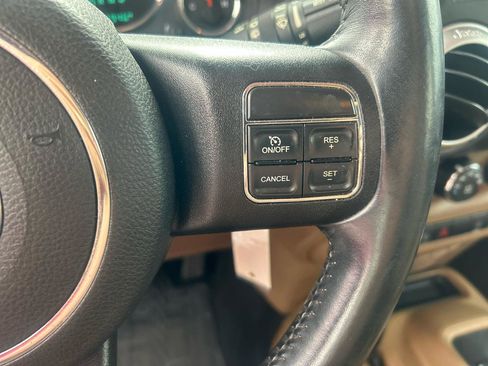 Used 2015 Jeep Wrangler Unlimited Sahara w/ Connectivity Group AWD/4WD image 16