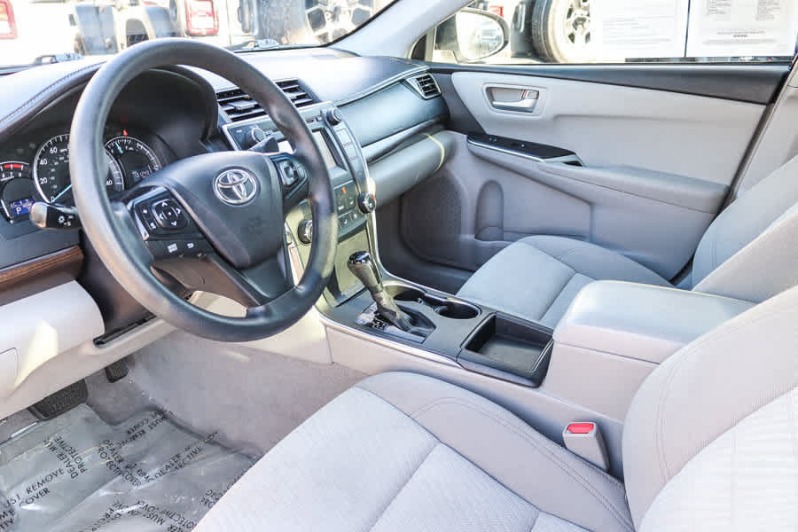 Used 2015 Toyota Camry LE FWD image 17
