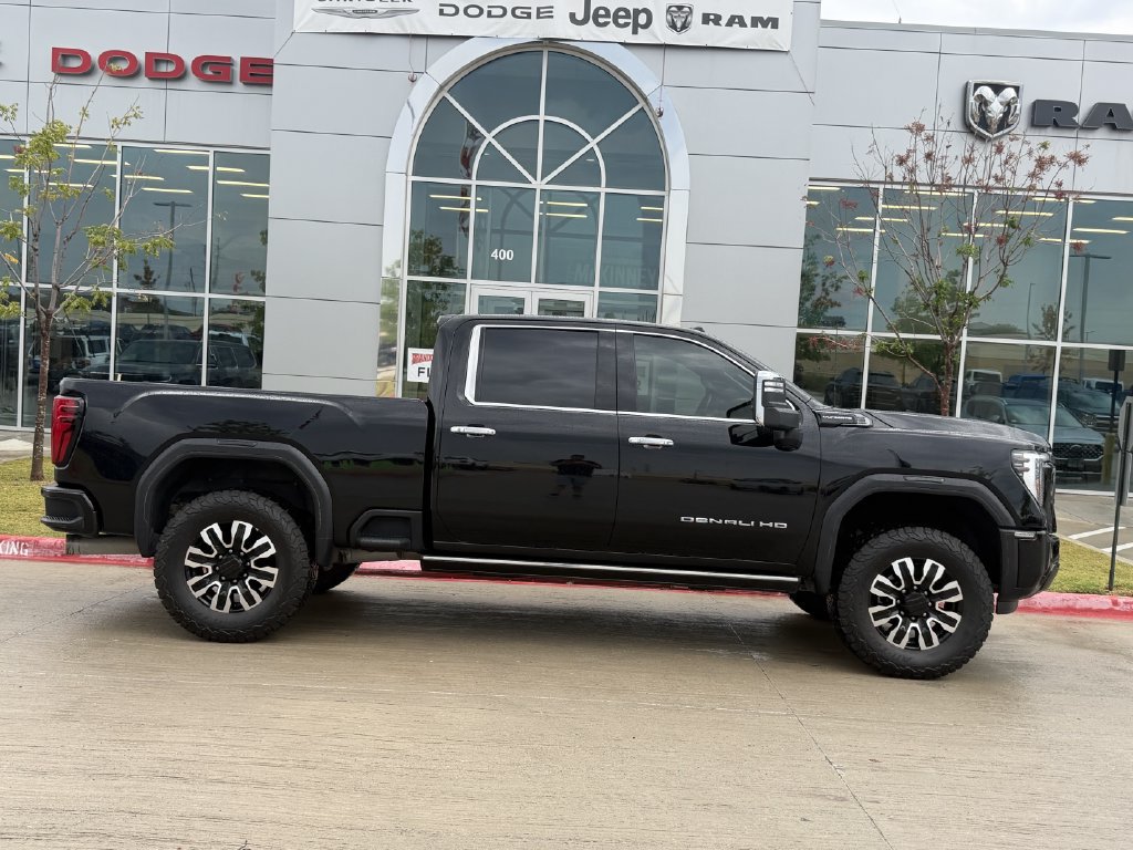 Used 2025 GMC Sierra 2500 Denali Ultimate w/ Max Trailering Package AWD/4WD image 3
