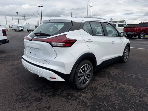 Used 2023 Nissan Kicks SV FWD image 5