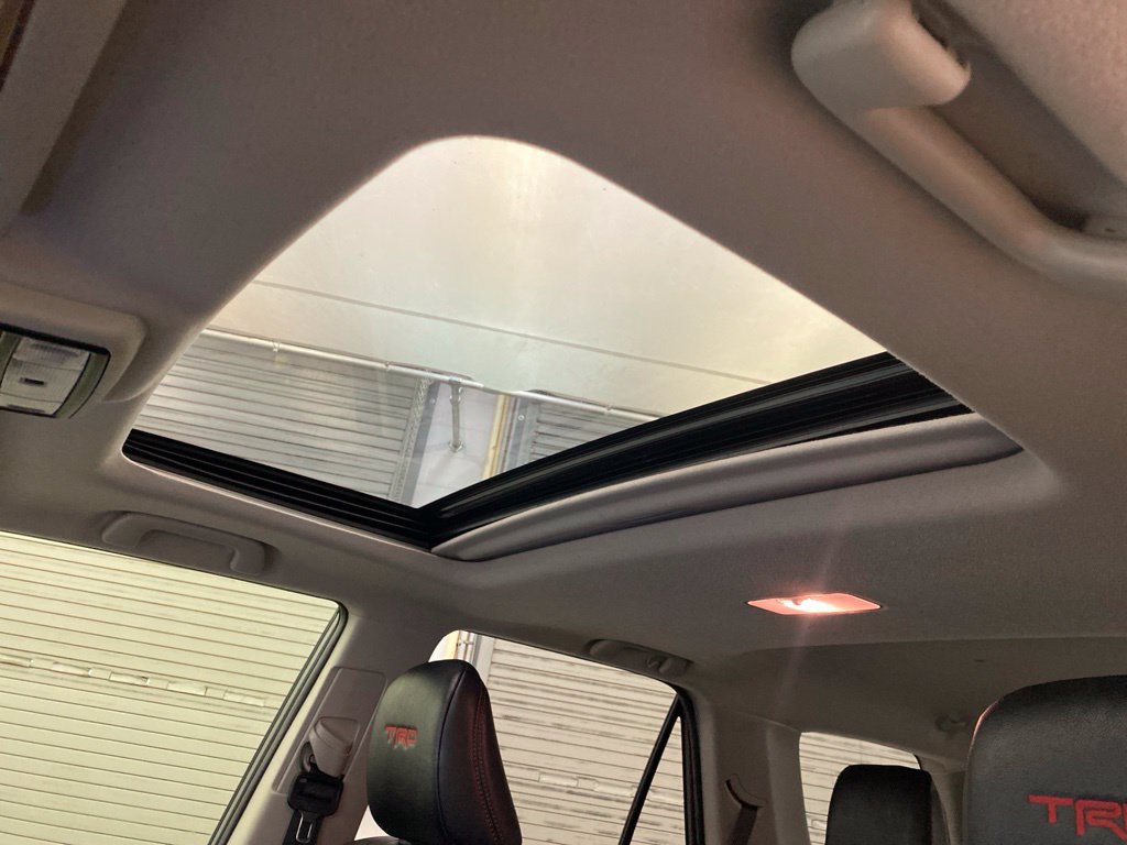 Used 2020 Toyota 4Runner Venture w/ Moonroof Package AWD/4WD image 18