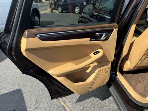 Used 2016 Porsche Macan S image 11