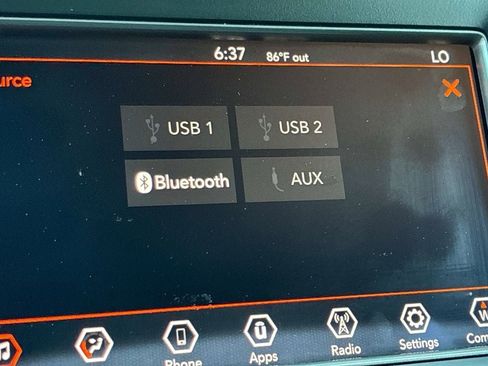 Used 2020 Jeep Grand Cherokee Laredo AWD/4WD image 30