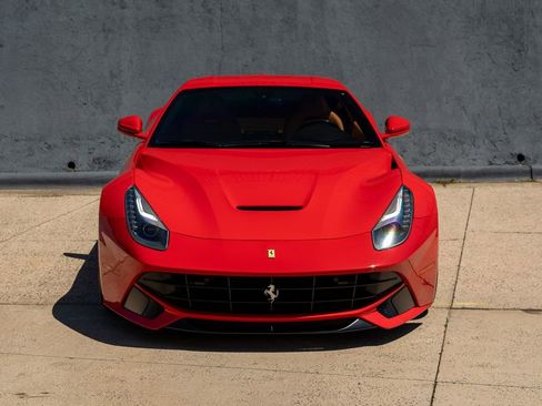Used 2016 Ferrari F12 Berlinetta RWD image 5