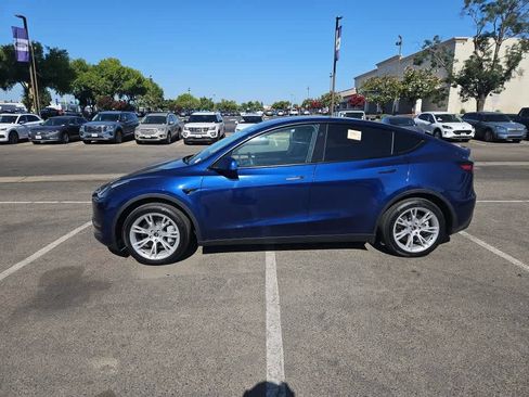 Used 2024 Tesla Model Y Long Range AWD/4WD image 4