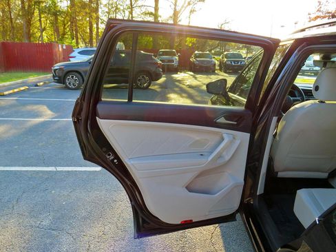 Used 2023 Volkswagen Tiguan SE R-Line image 15