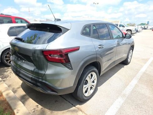 Used 2024 Chevrolet Trax LS FWD image 5