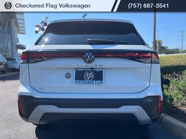 Used 2025 Volkswagen Tiguan SE FWD image 10
