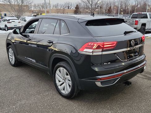 Used 2020 Volkswagen Atlas Cross Sport SE w/ Panoramic Sunroof Package image 4