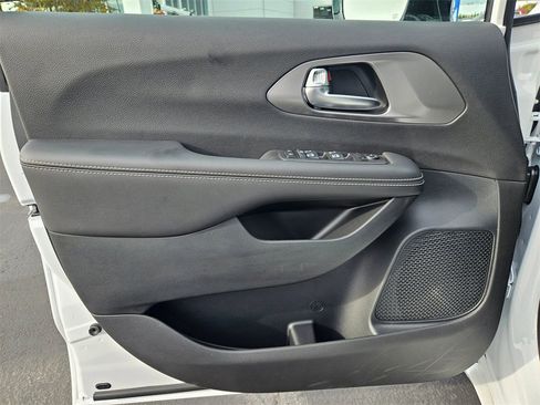 New 2026 Chrysler Voyager LX image 10