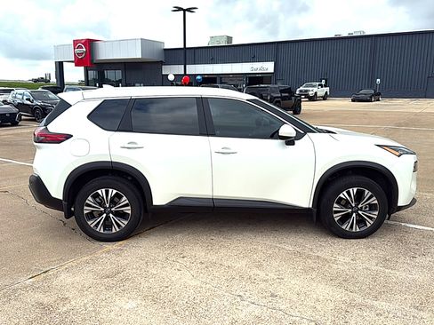 Used 2023 Nissan Rogue SV w/ SV Premium B Package image 4