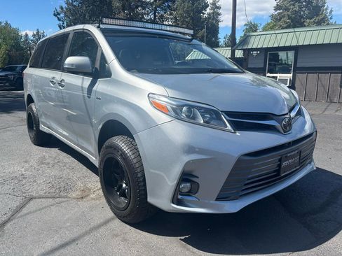 Used 2019 Toyota Sienna Limited Premium w/ Carpet Mat Package AWD/4WD image 6