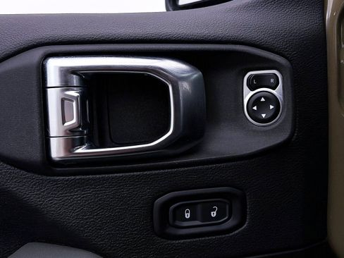 Used 2025 Jeep Gladiator Mojave w/ Convenience Group image 19