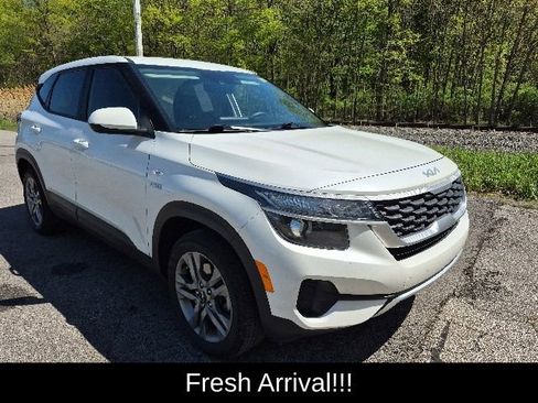 Used 2022 Kia Seltos LX AWD/4WD image 2