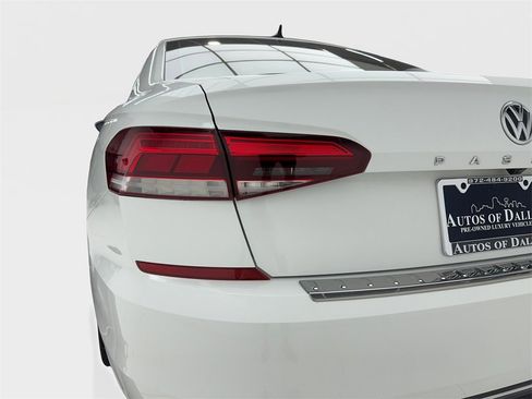 Used 2022 Volkswagen Passat 2.0T SE image 11