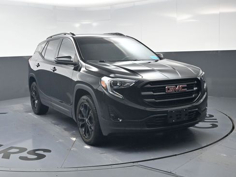 Used 2021 GMC Terrain SLT w/ Elevation Edition image 3