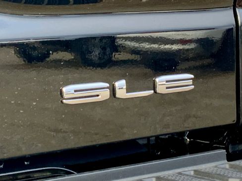 New 2026 GMC Sierra 1500 SLE image 22