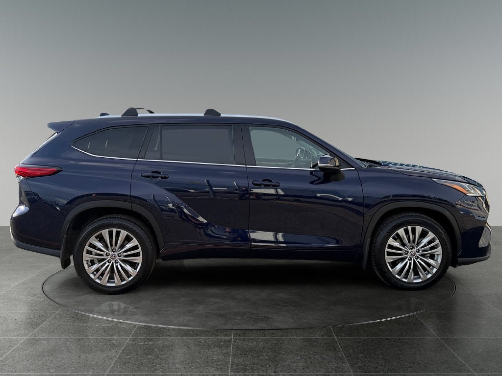Used 2022 Toyota Highlander Platinum AWD/4WD image 10