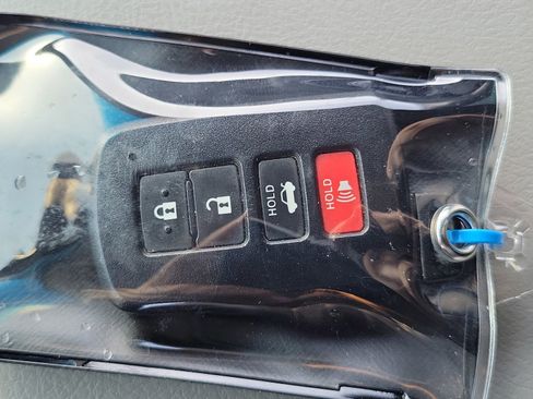 Used 2017 Toyota Camry XLE image 33